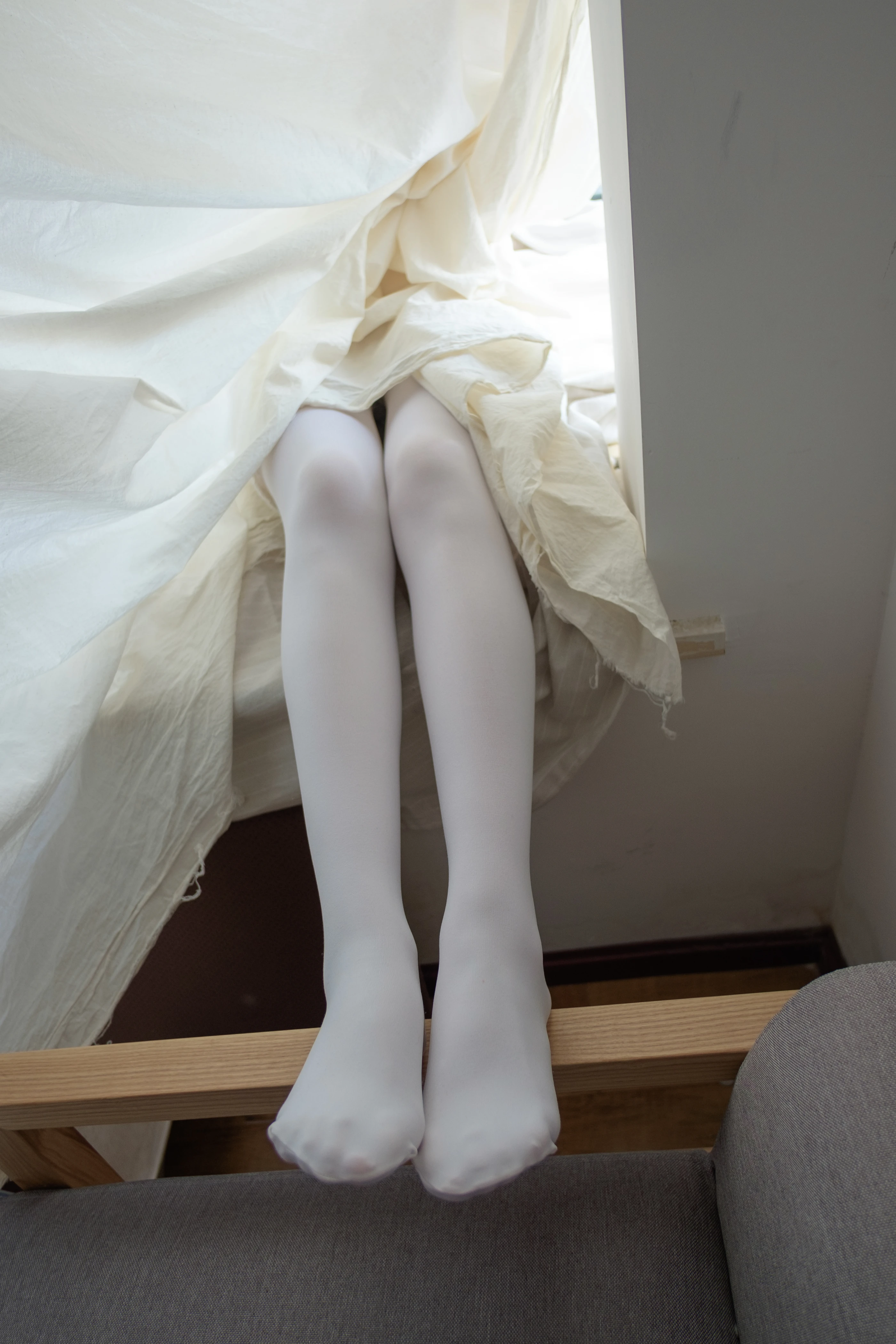森萝财团 [R15-018] 窗台上的白丝少女 [86P]插图3